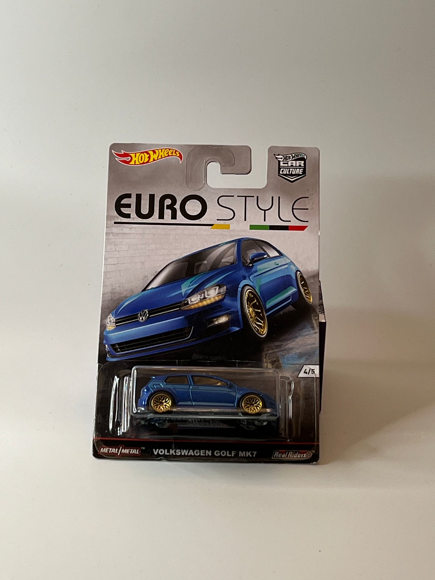 *DAMAGED* Hot Wheels 2016 Euro Style Volkswagen Golf MK7