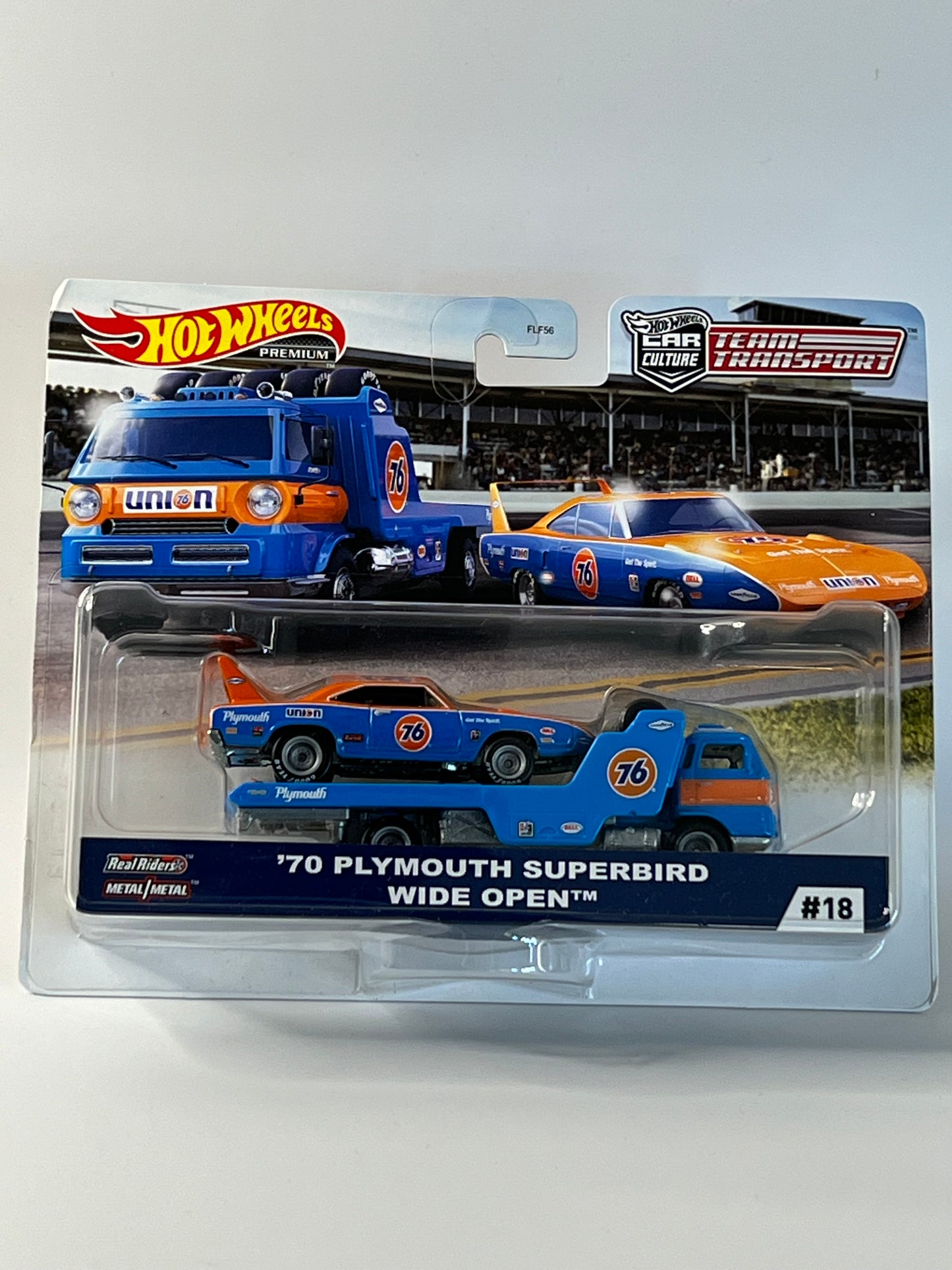 *DAMAGED* Hotwheels team transport #18 - '70 Plymouth Superbird / Wide Open