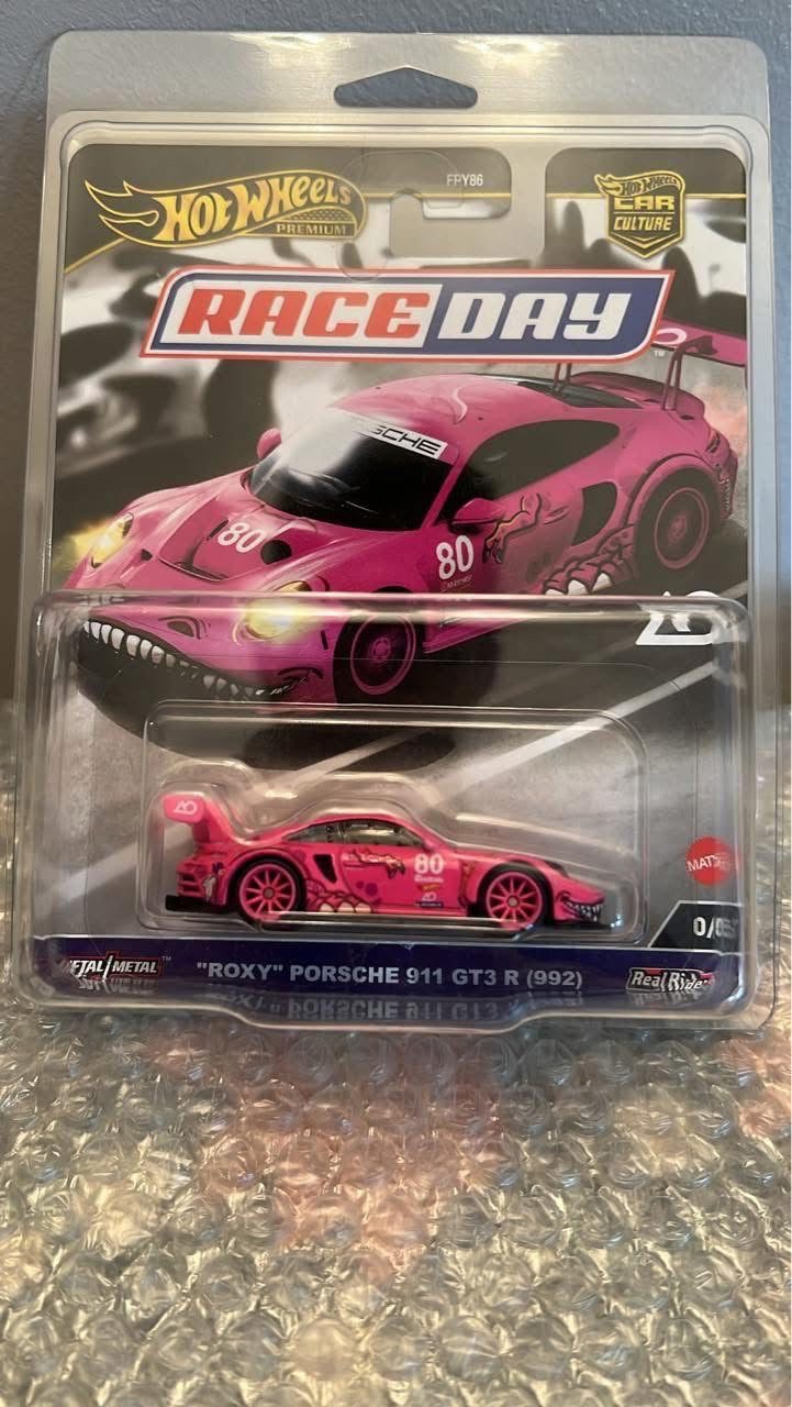 Hotwheels race day ROXY CHASE