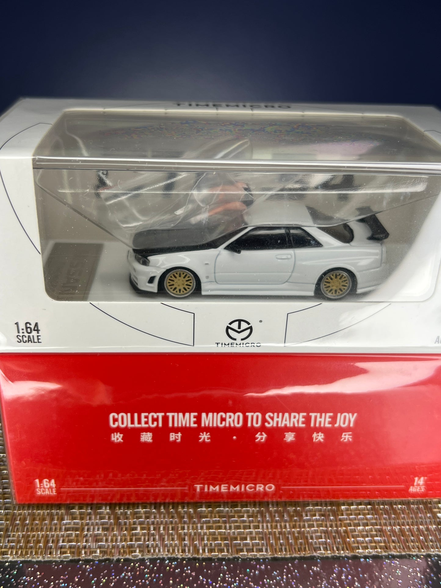 Time micro Nissan skyline r34 white with figure