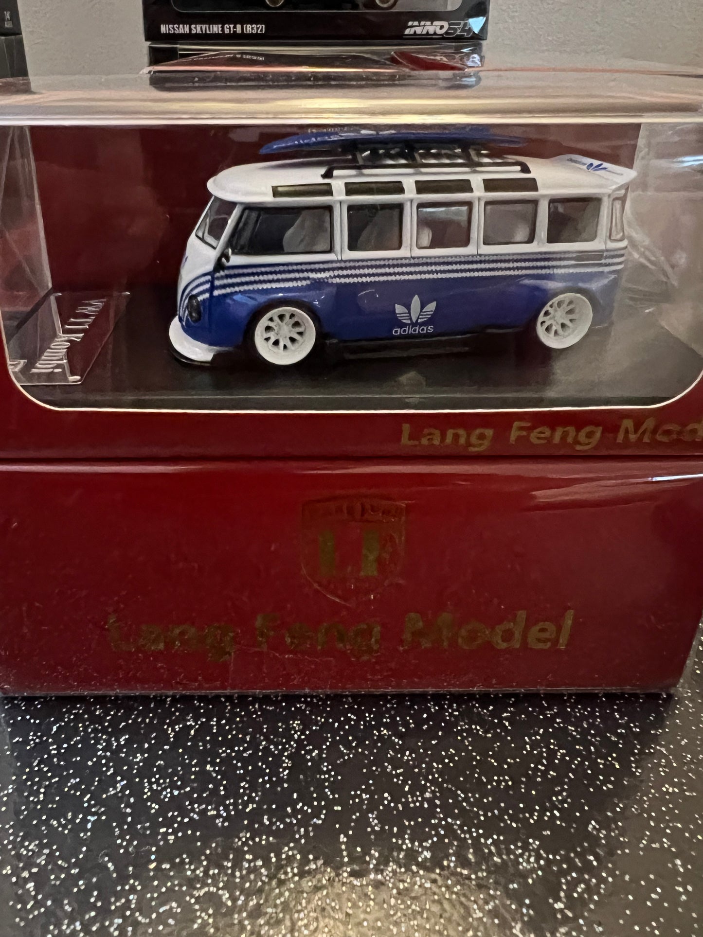 LF model valkswagon adidas edition T1 panel bus