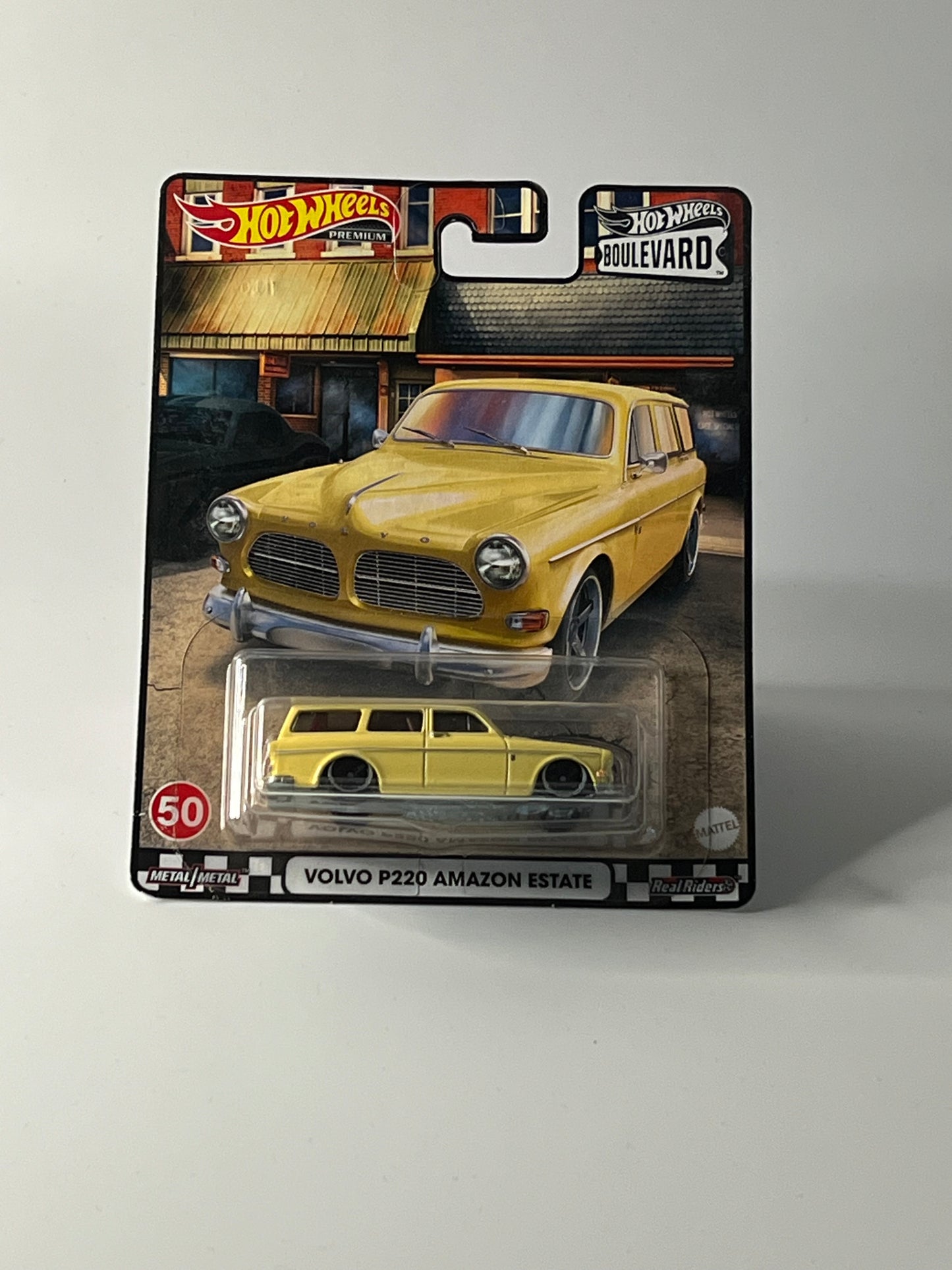 *DAMAGED* Hot Wheels Boulevard #50 Volvo P220 Amazon Estate